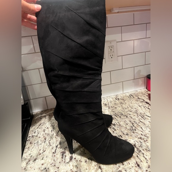 Elegant Black Women's Boots - Picture 1 of 10